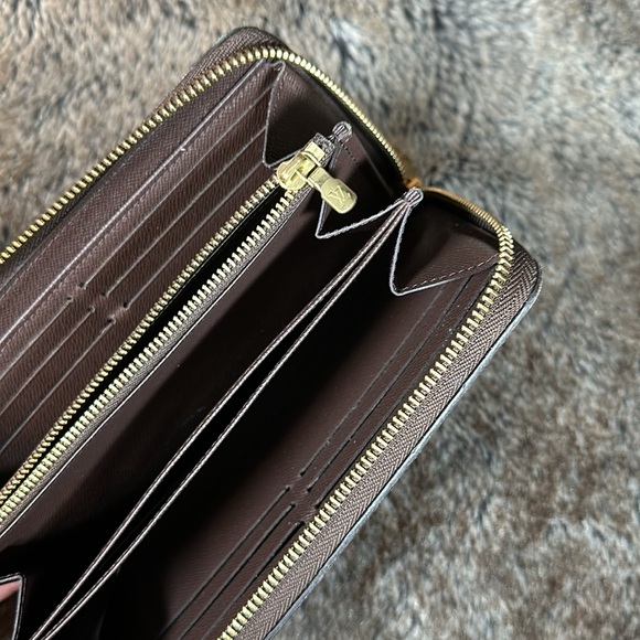 Authentic Louis Vuitton Ebene Zippy Wallet - Picture 7 of 10